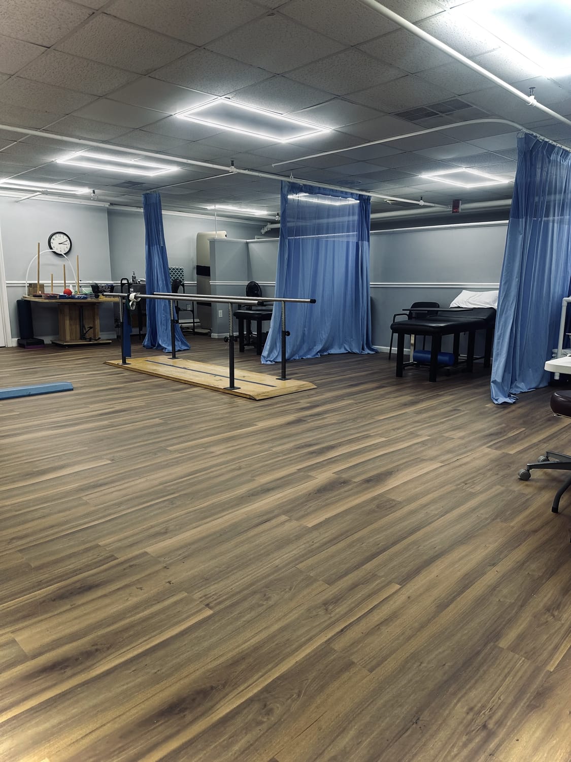 The on-site physical therapy gym at Perkins Country Manor